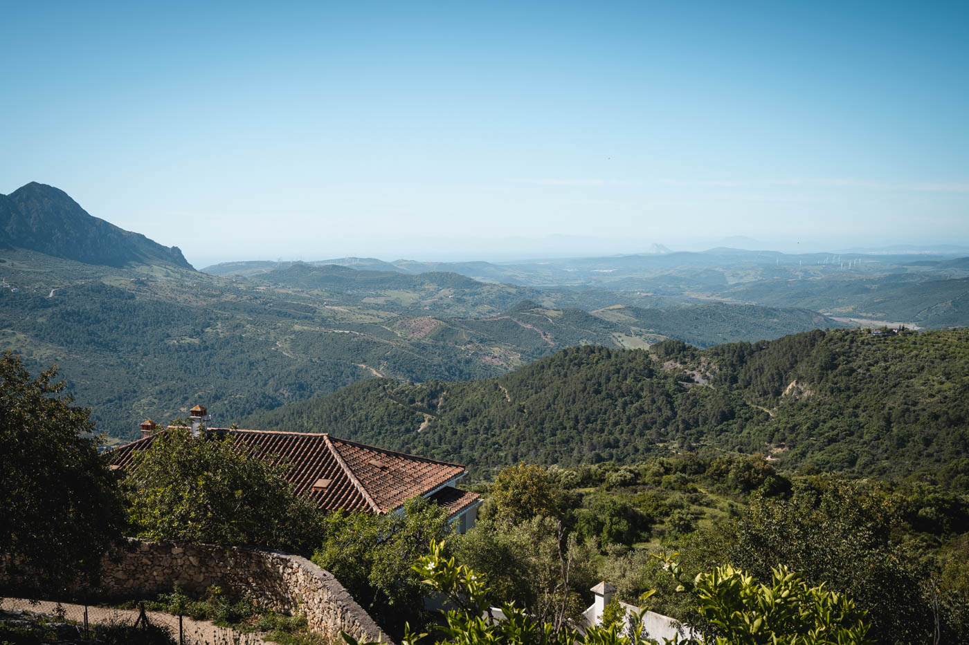 La casa vista desde atrás