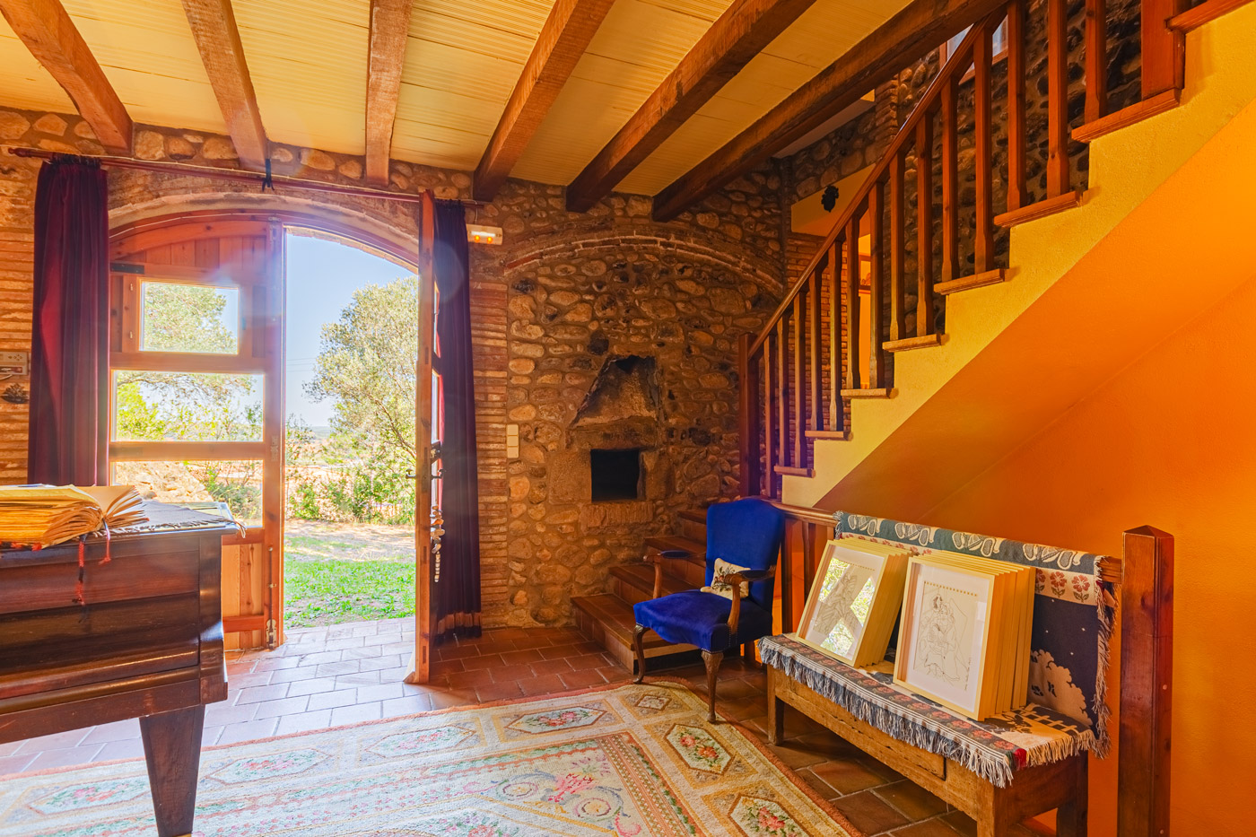 La primera planta tiene acceso al jardín