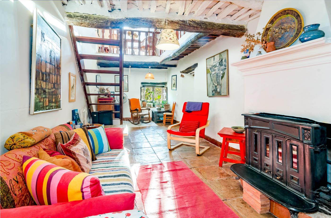 Sala de estar, la chimenea ha sido cambiada y ahora tiene estufa