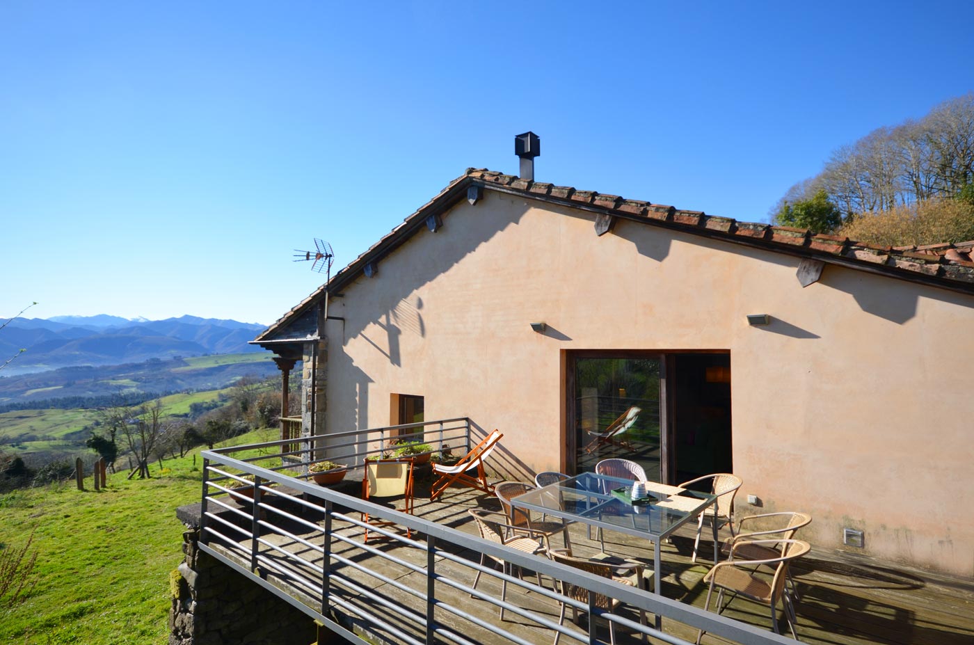 Buena privacidad a pesar de estar al borde del pueblo