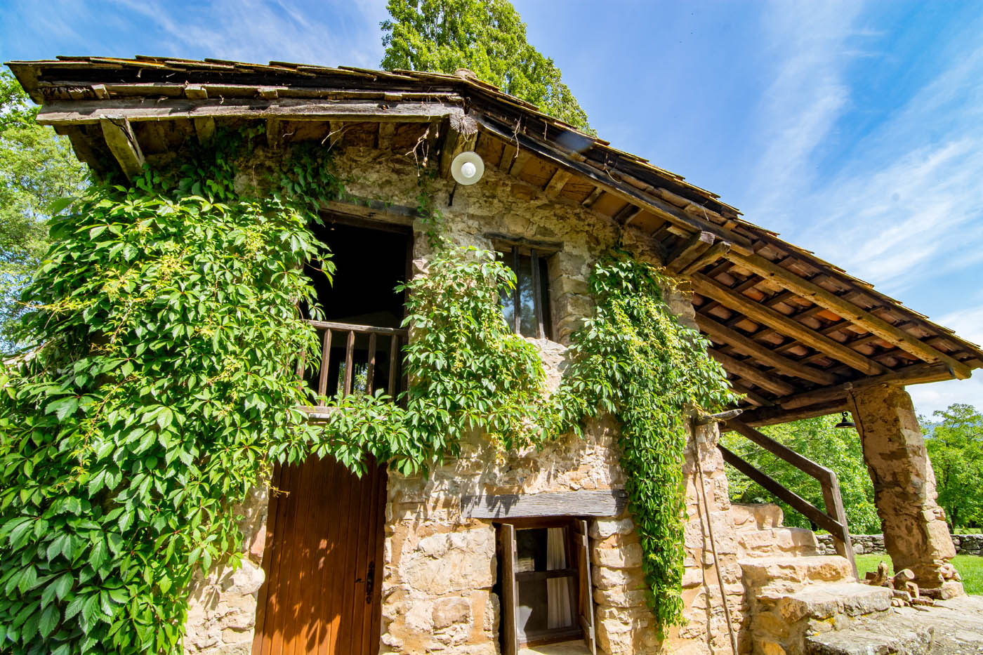 One bed casita is always included in the price