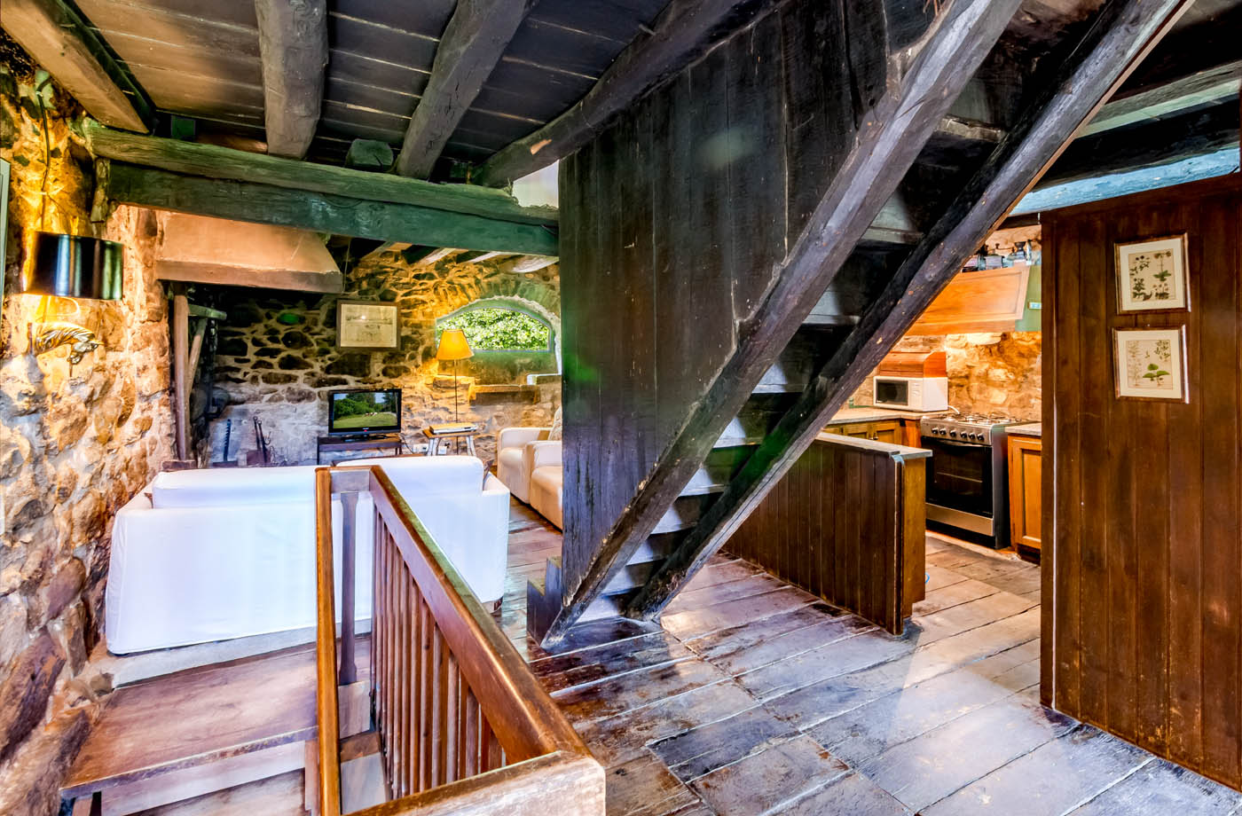 Main door to open plan living / dining / kitchen