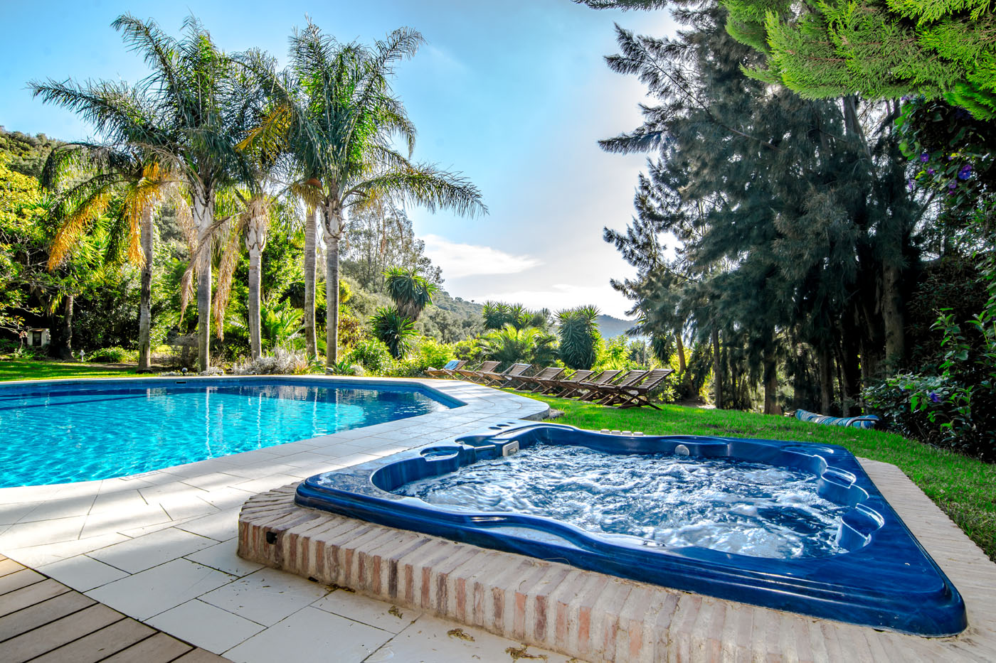 Jcuzzi by the outdoor pool