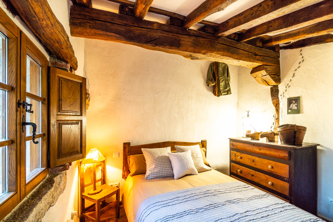 Habitación con cama de matrimonio