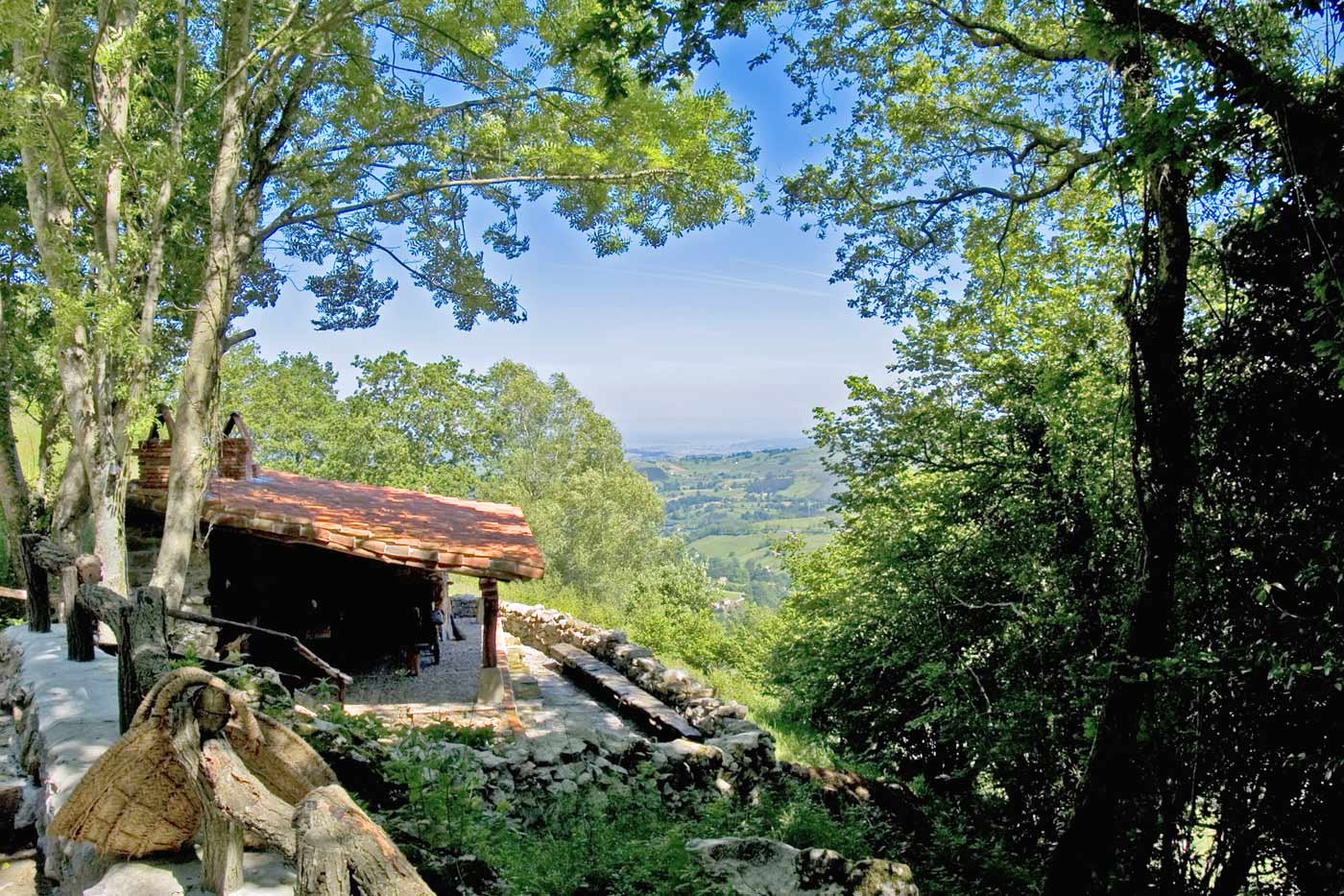 Zona de barbacoa con vistas hacia la bahía de Santander
