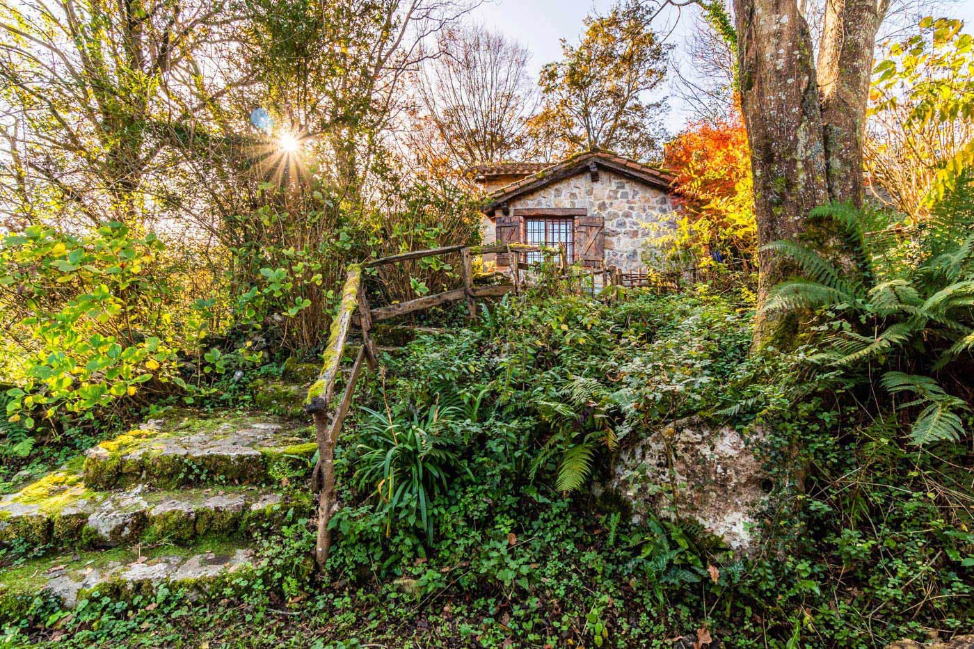 Escalones para acceder a zona de barbacoa