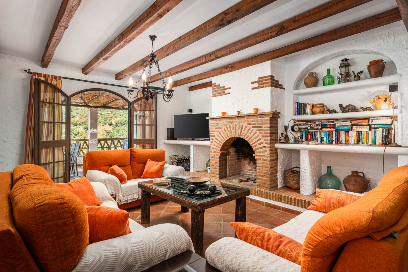 Sala de estar lleva a la terraza del primer paso