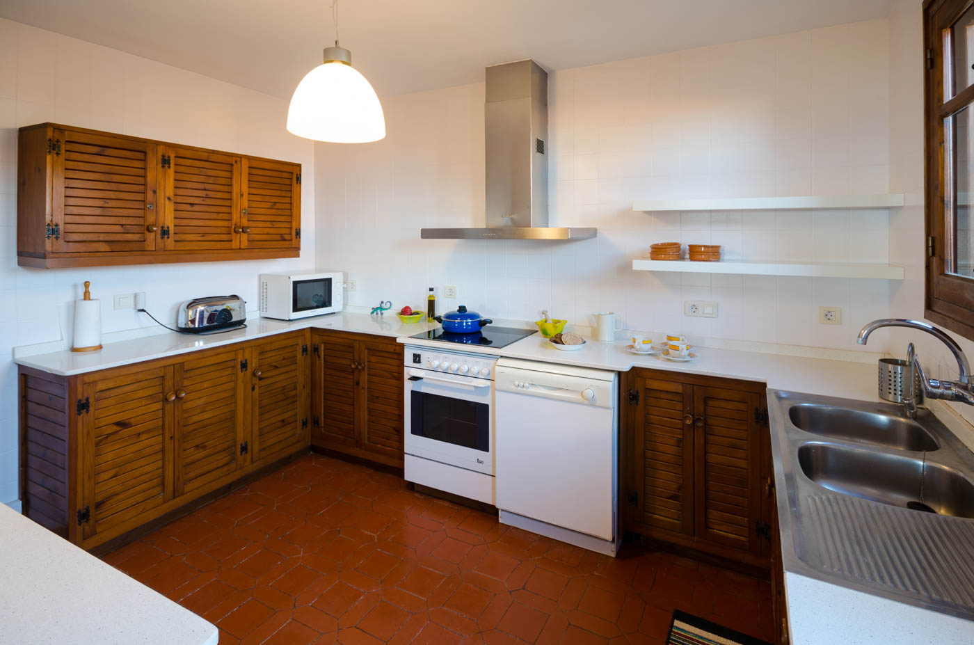 La cocina es simple pero con todo lo necesario