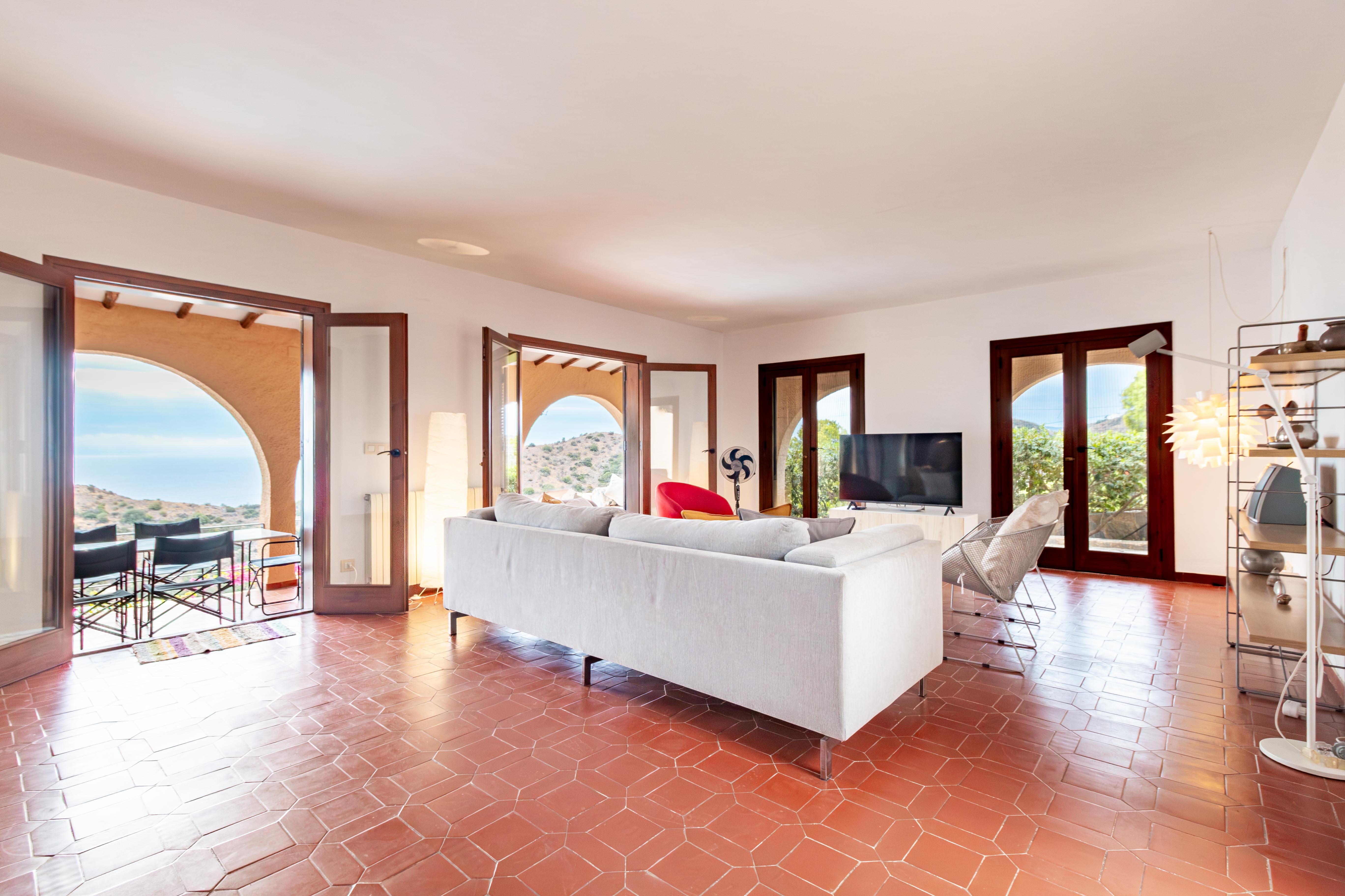 También disfrutas de las vistas desde el interior de la villa