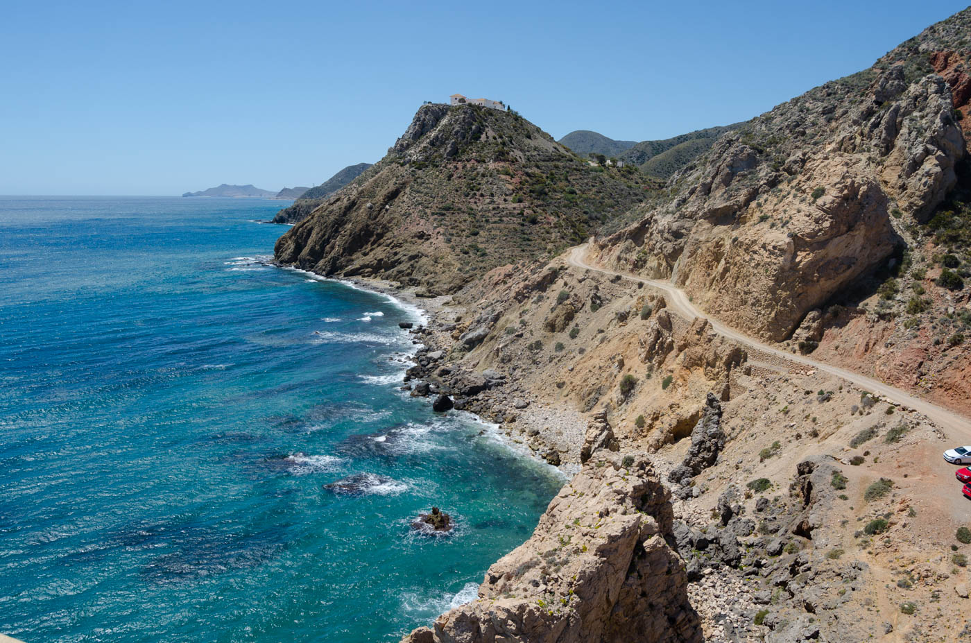 Conduce al sur de Mojácar en busca de playas salvajes