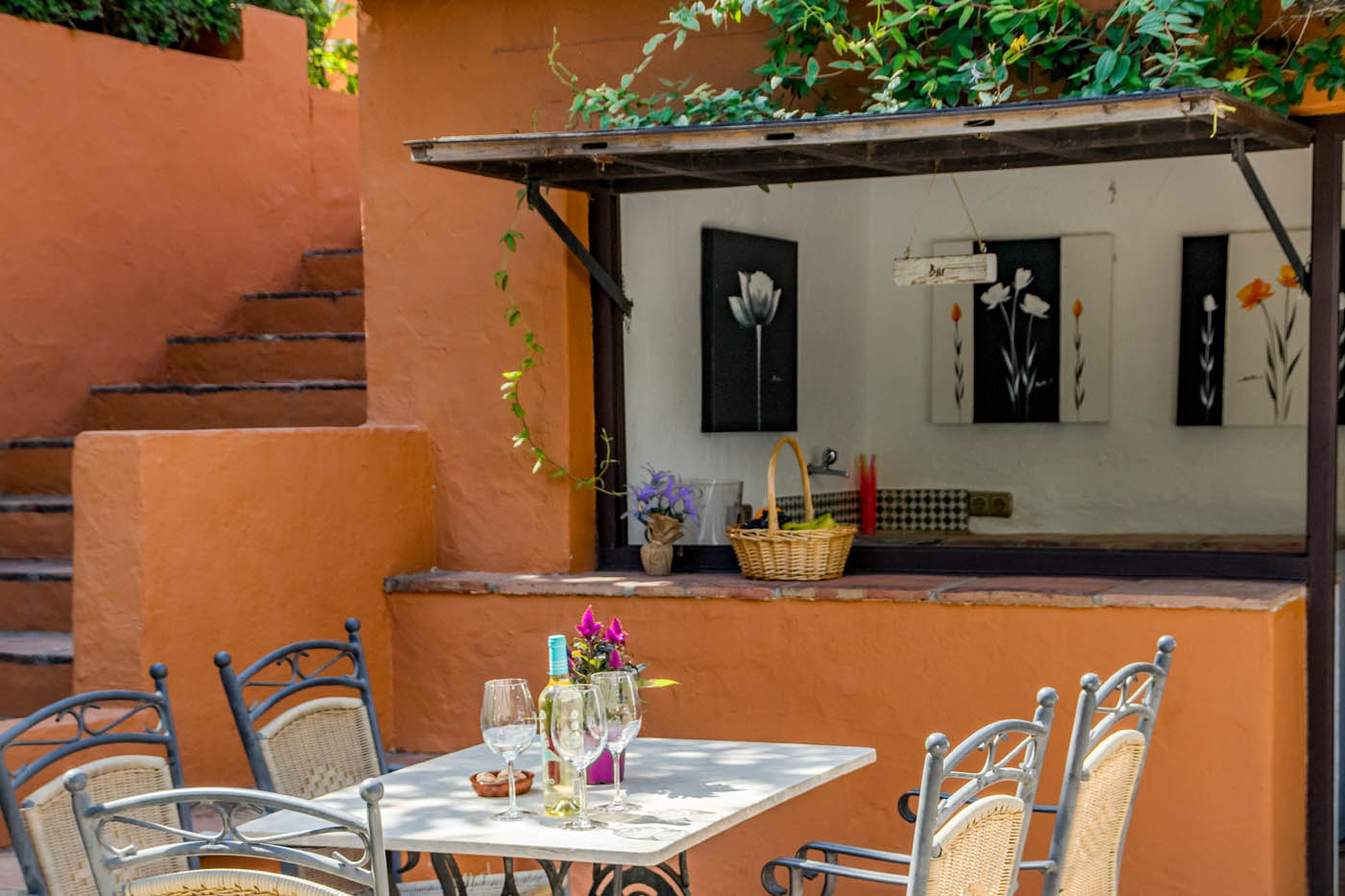 Bar de verano con barbacoa / grill