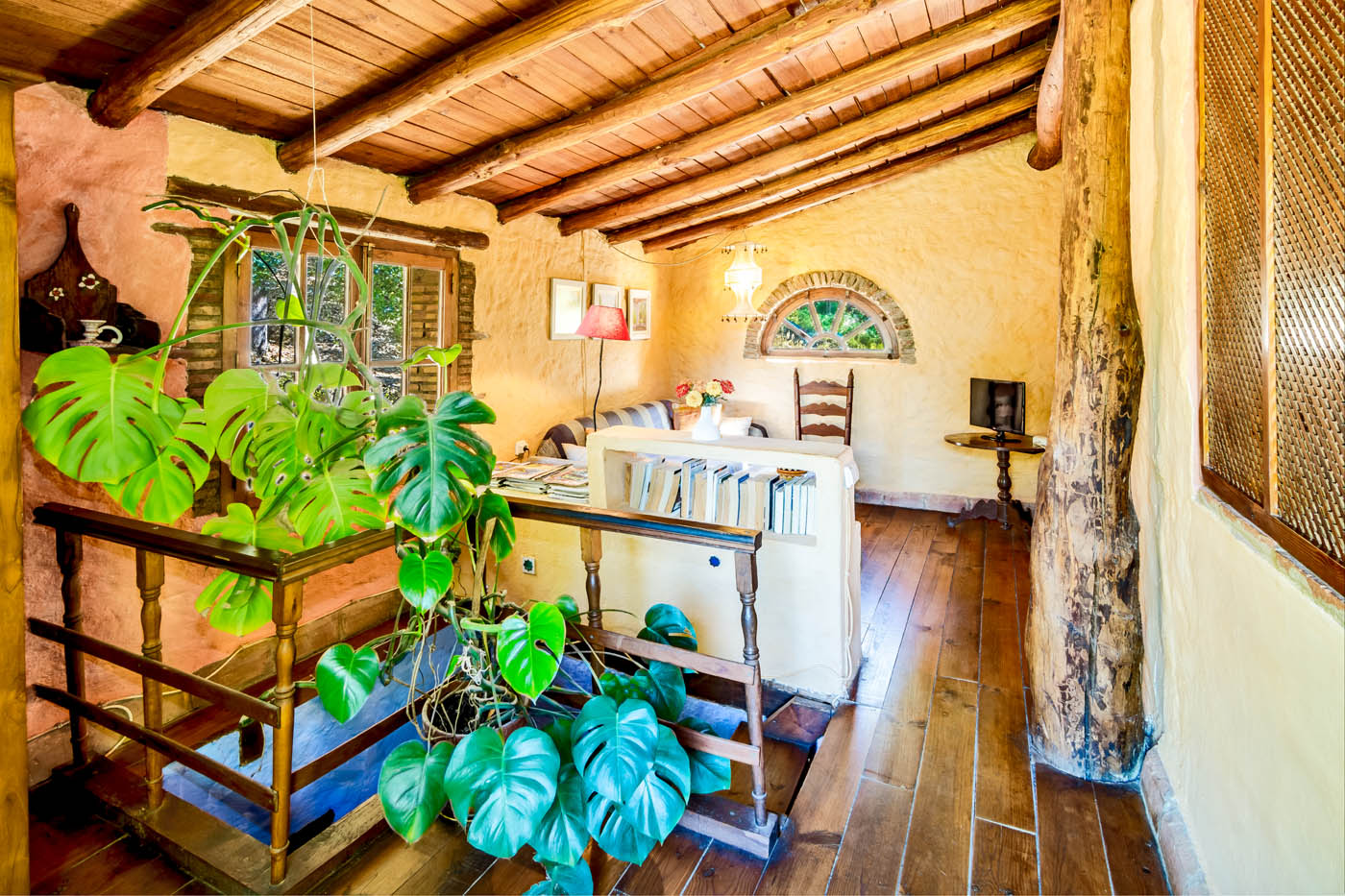 Small cozy lounge on 1st floor