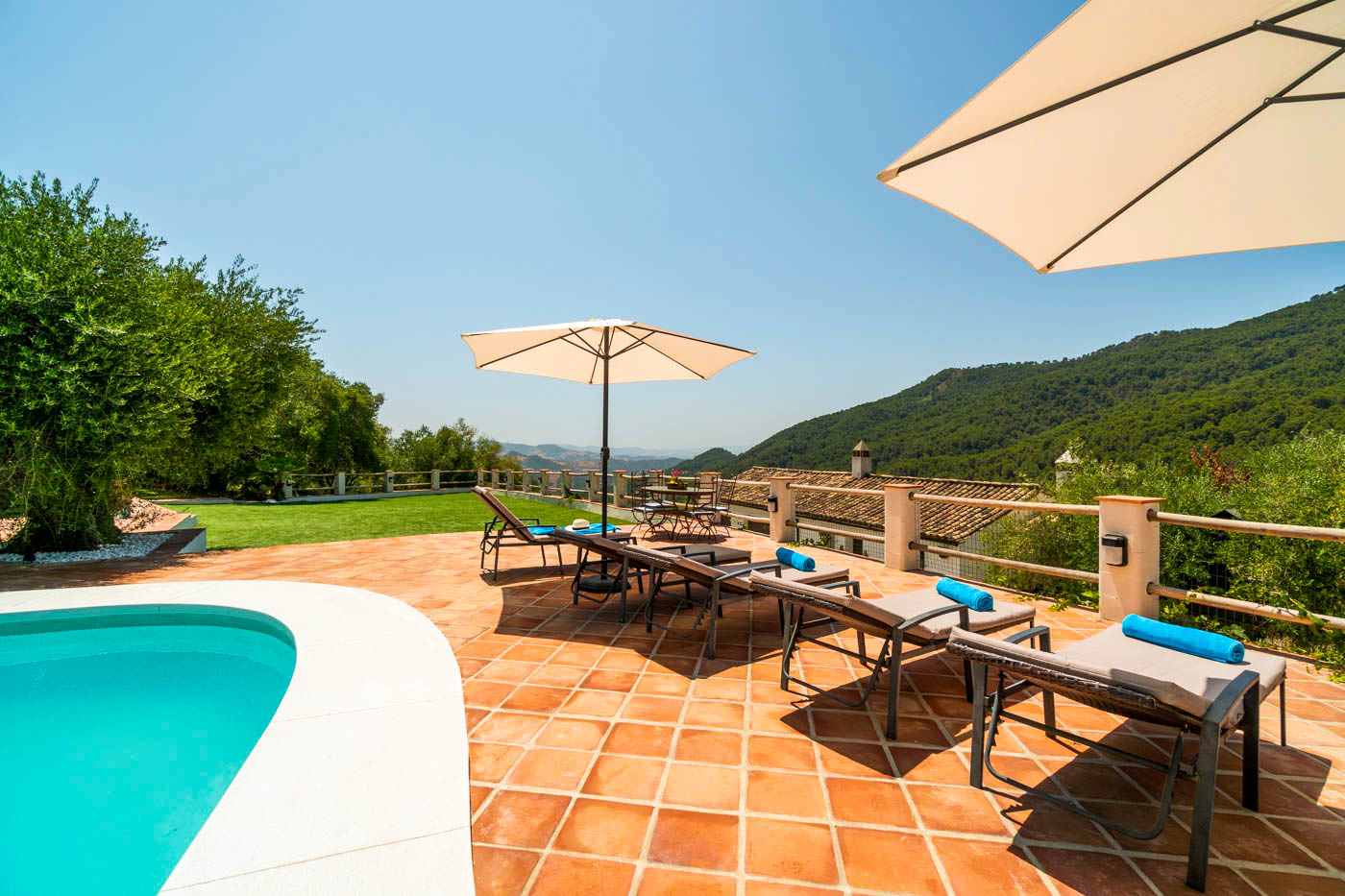 South facing terraces with sunloungers