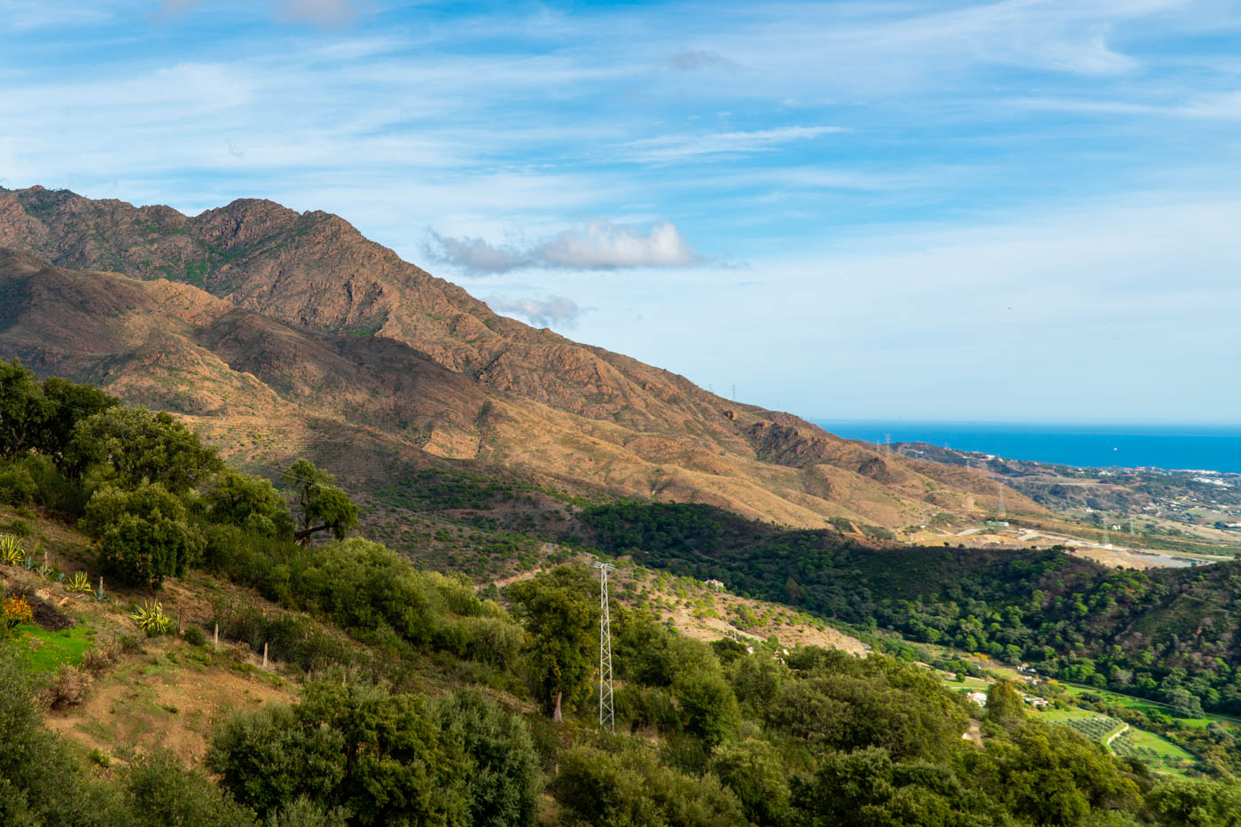 Te encuentras entre las montañas y el mar 