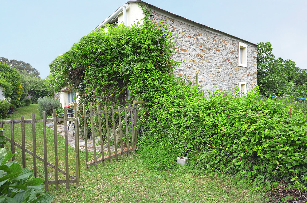 The cottage has its own private entrance