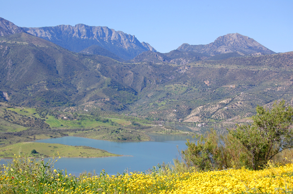 Walk to Zahara lake 