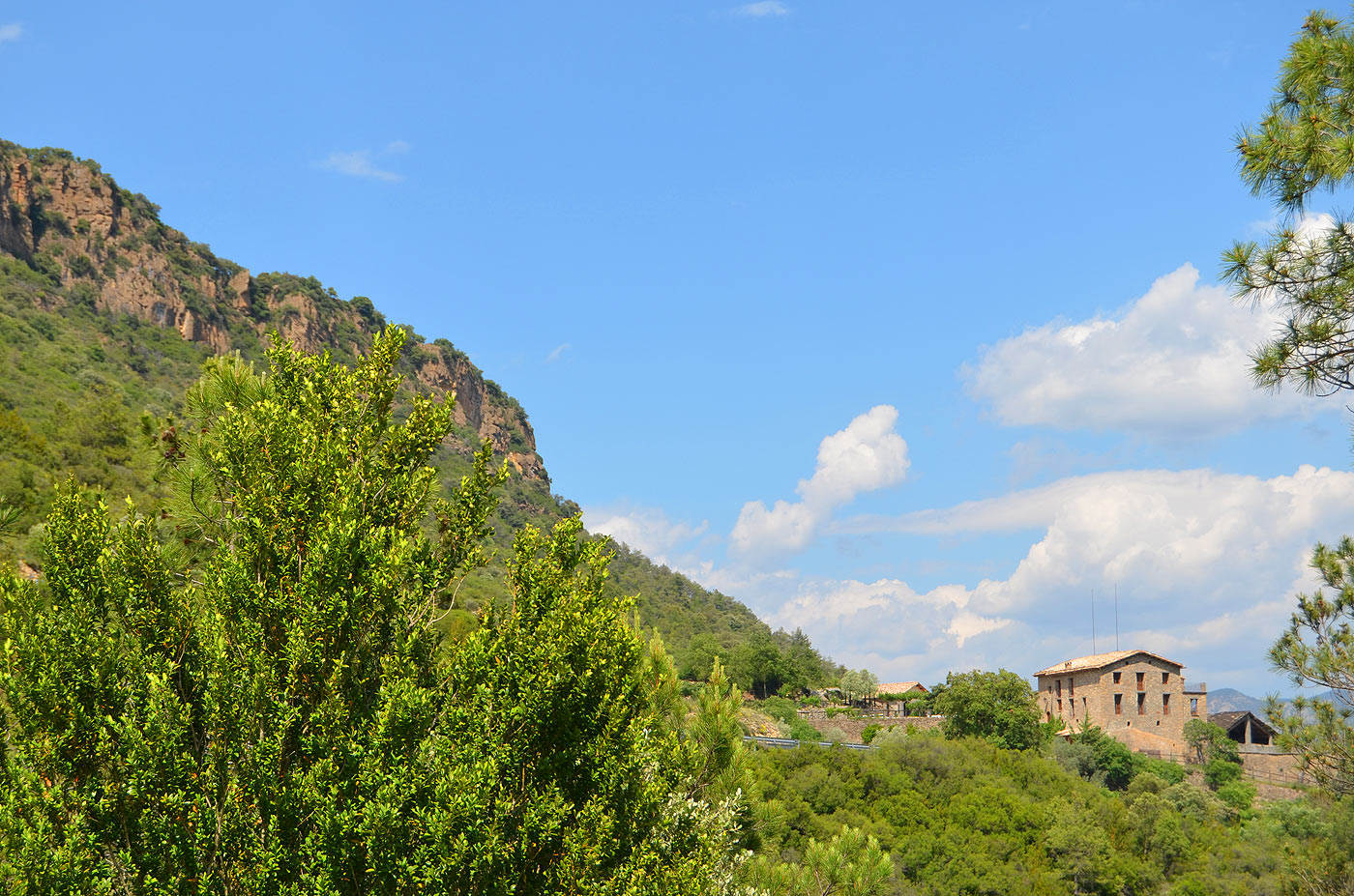 The house seen from the path to the river