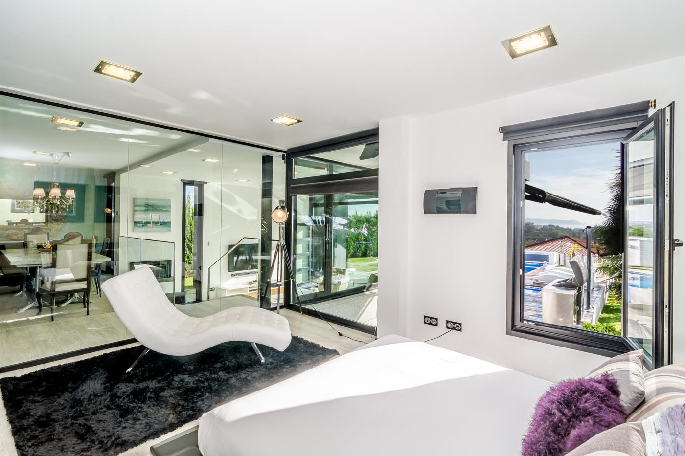 El dormitorio 1 puede hacerse privado con persianas automáticas