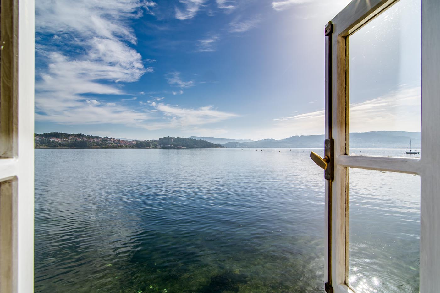 El apartamento solo tiene una ventana, pero una especial