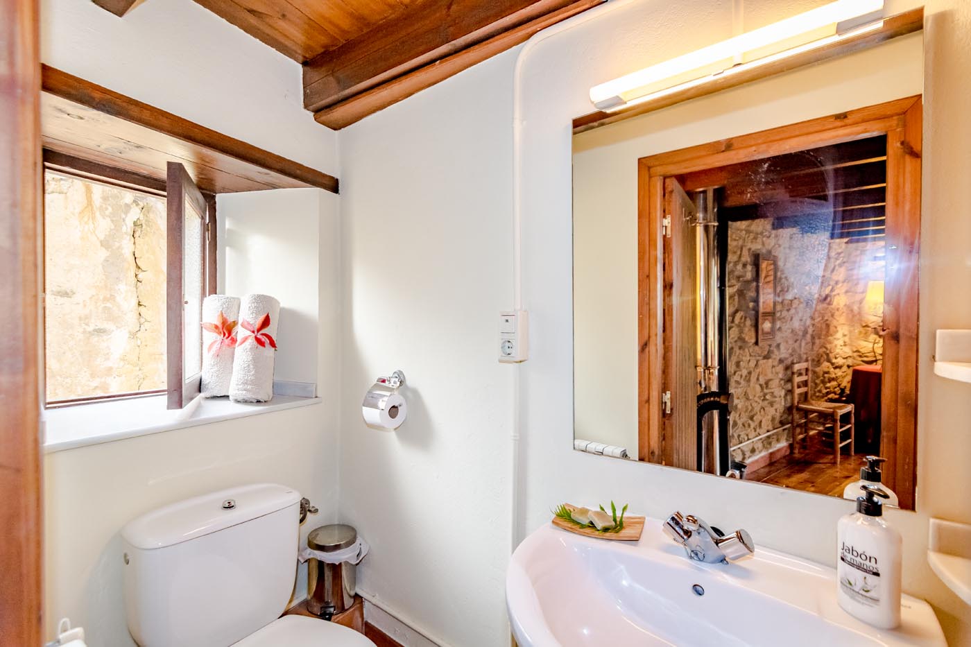 Shower room in Bedroom 1