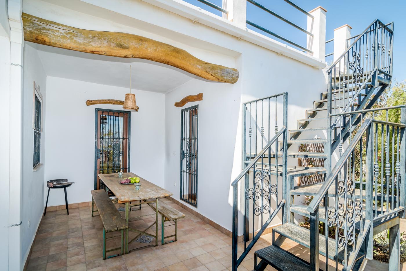 Porche y escalones a la azotea