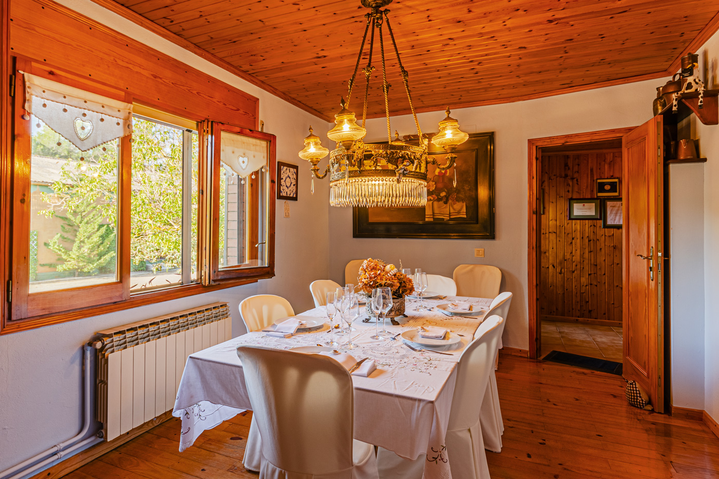 El comedor tiene puerta al anexo de dos dormitorios