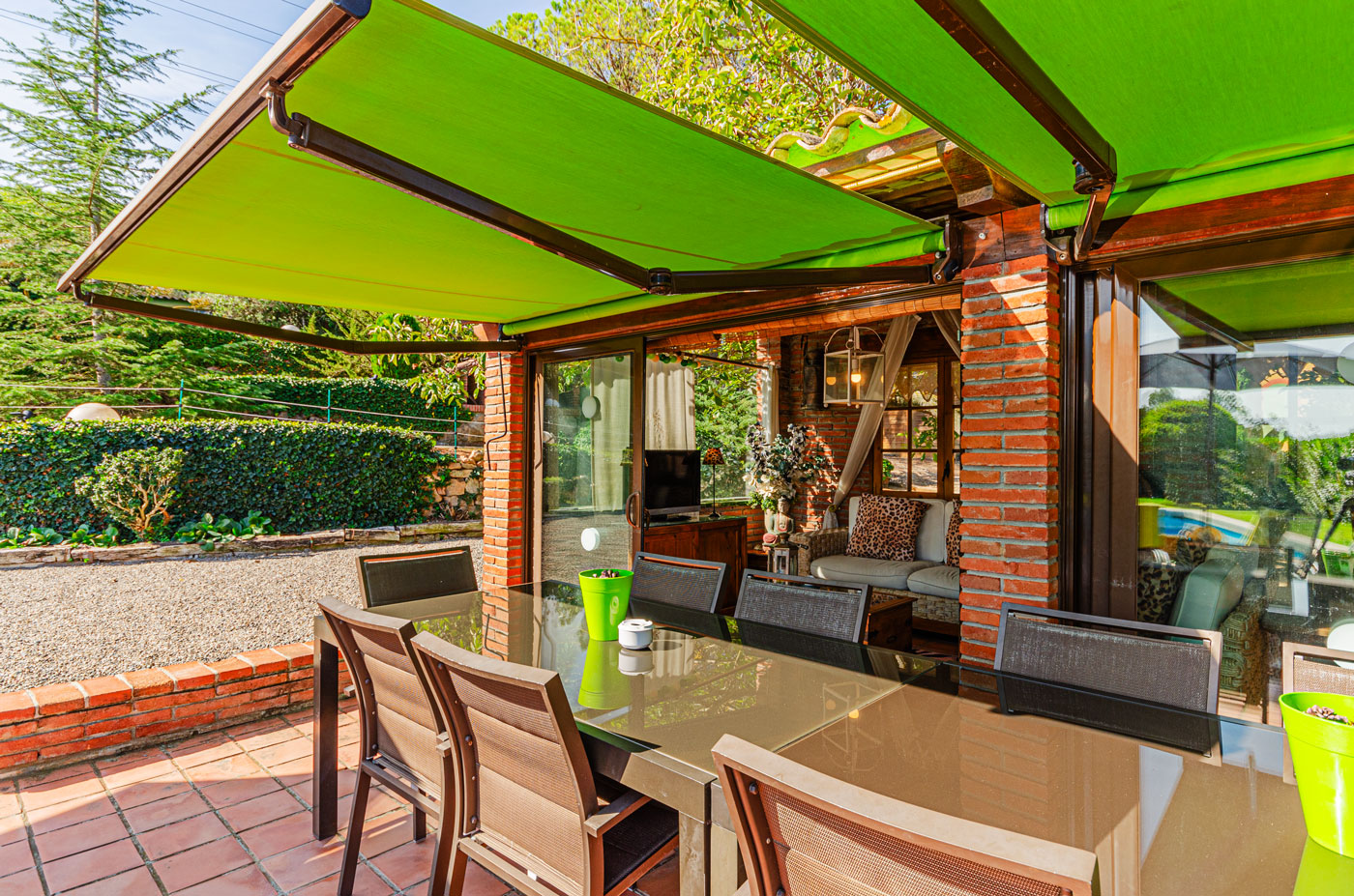 Todos juntos a la casa de la piscina