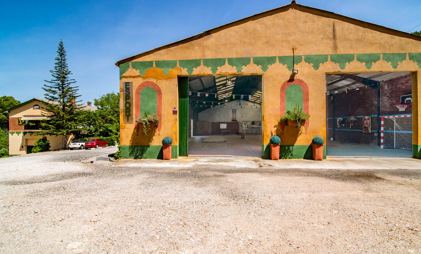 Amplia sala de juegos interior privado