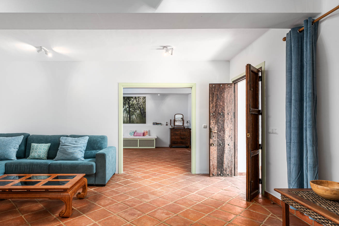 La habitación principal tiene salón con sofá cama