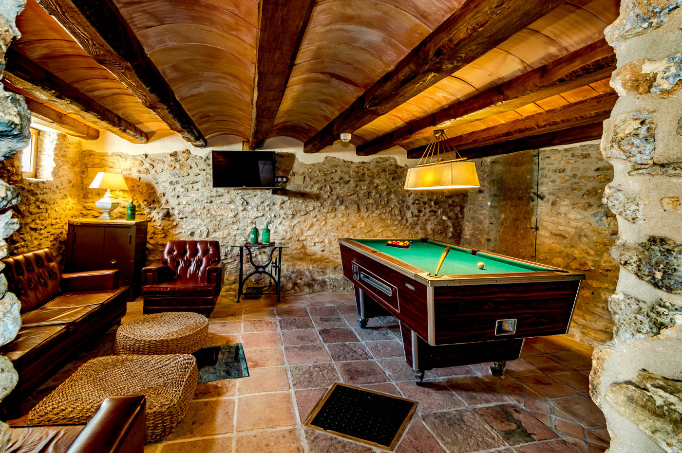 Games room with billiards