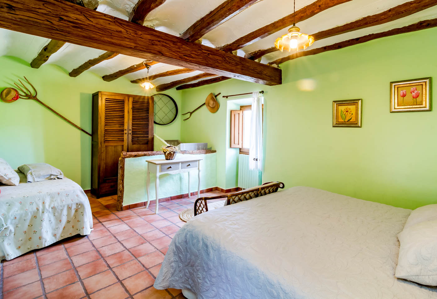 Double bedded room with additional bed