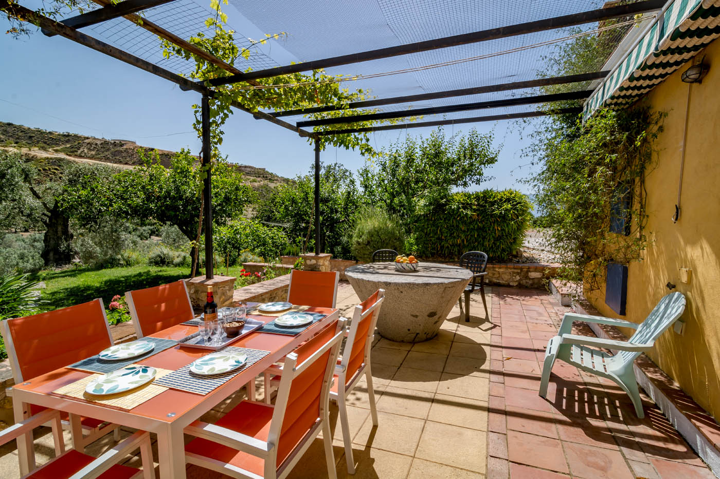 Hay diferentes terrazas amuebladas