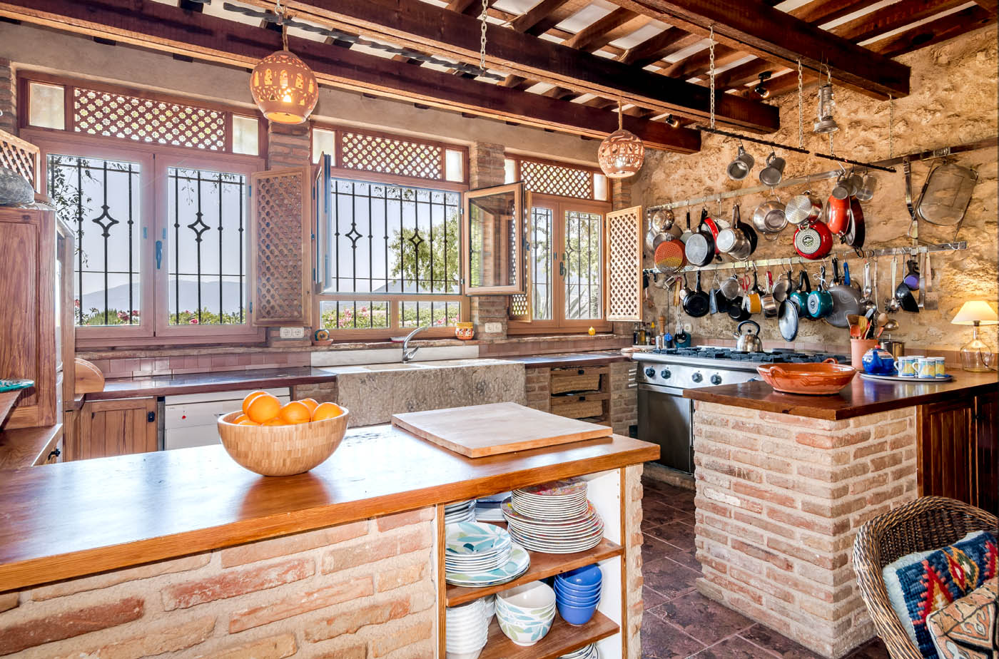 Cocina rústica funcional.