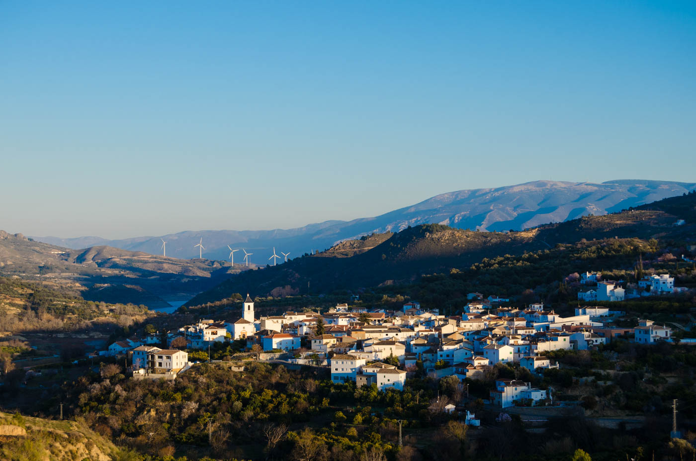 Este es tu valle, entre las montañas y el mar