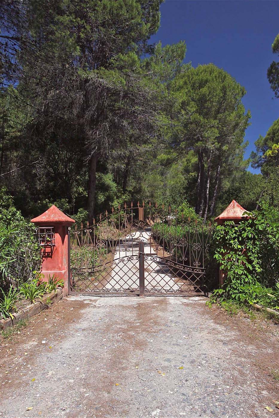 A private mountain estate 30 minutes away from the coast