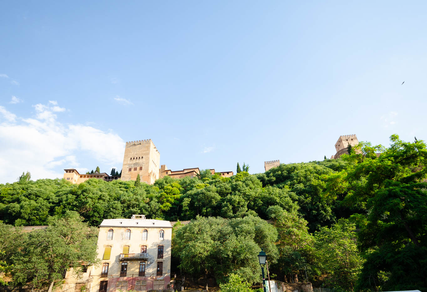 La magia de Granada y la Alhambra están a 45 minutos