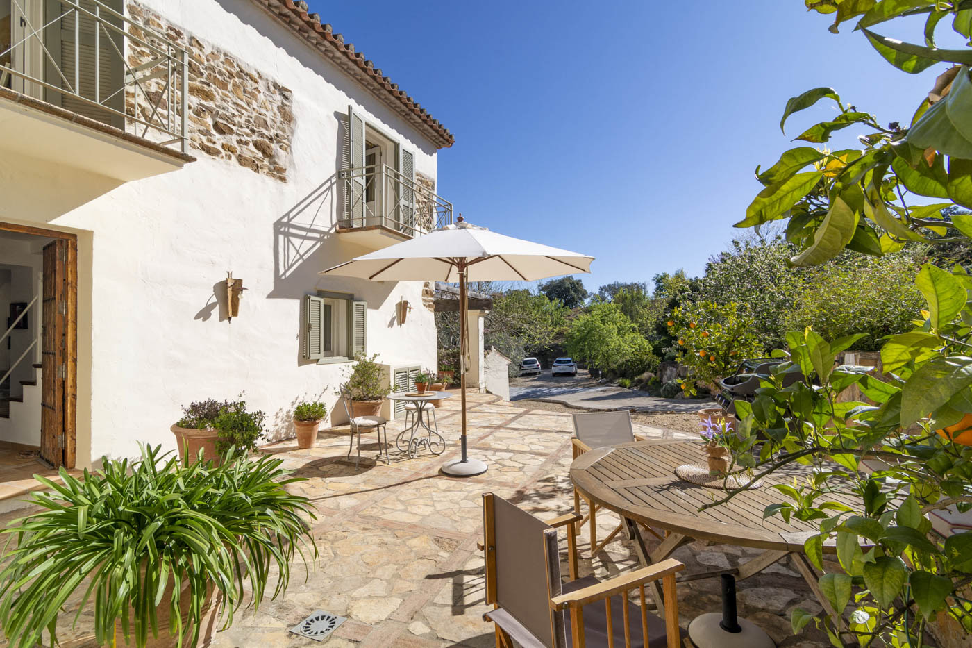 Furnished south facing terrace with barbecue