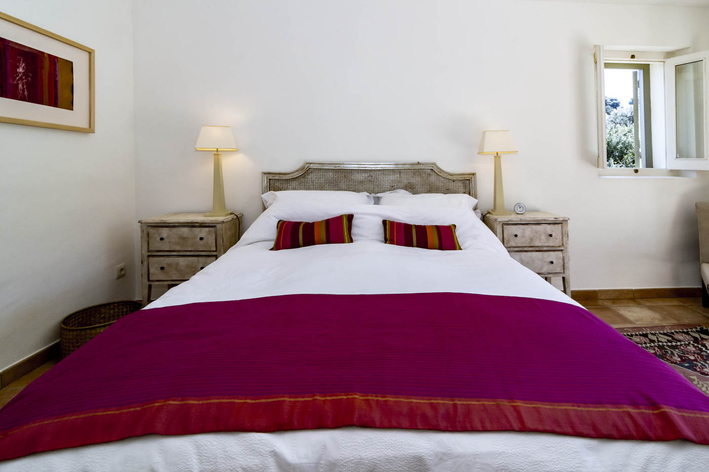 1.50 x 1.90 metre with quality bed linen