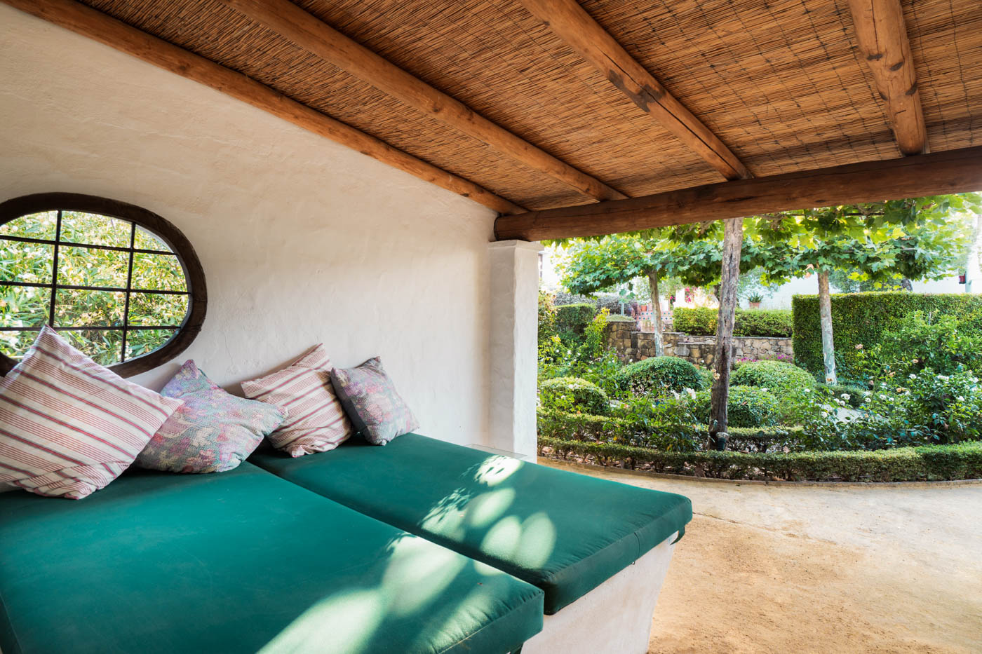 Day-bed in yoga room