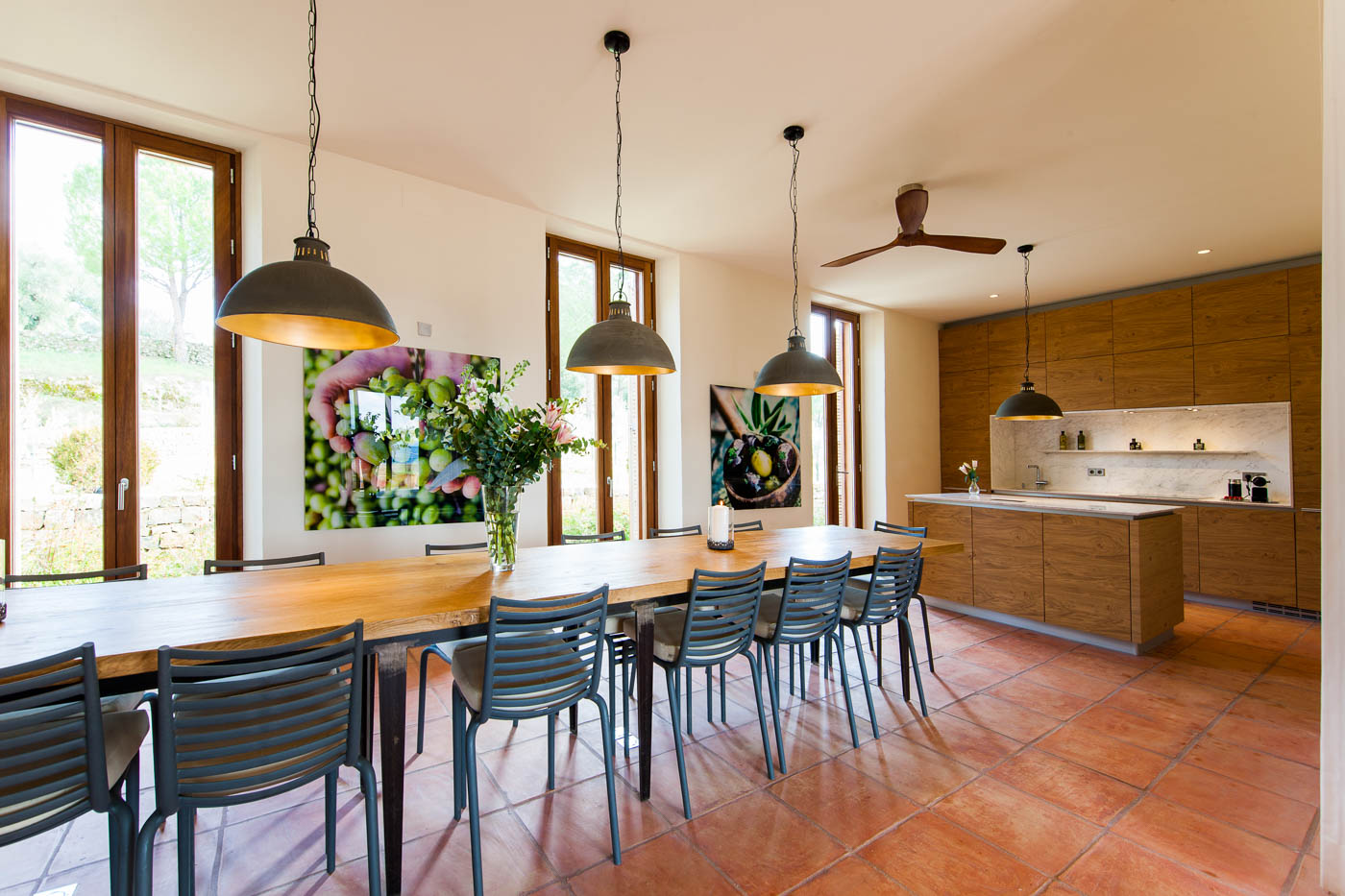 Dining area wih kitchen opening to outdoor area