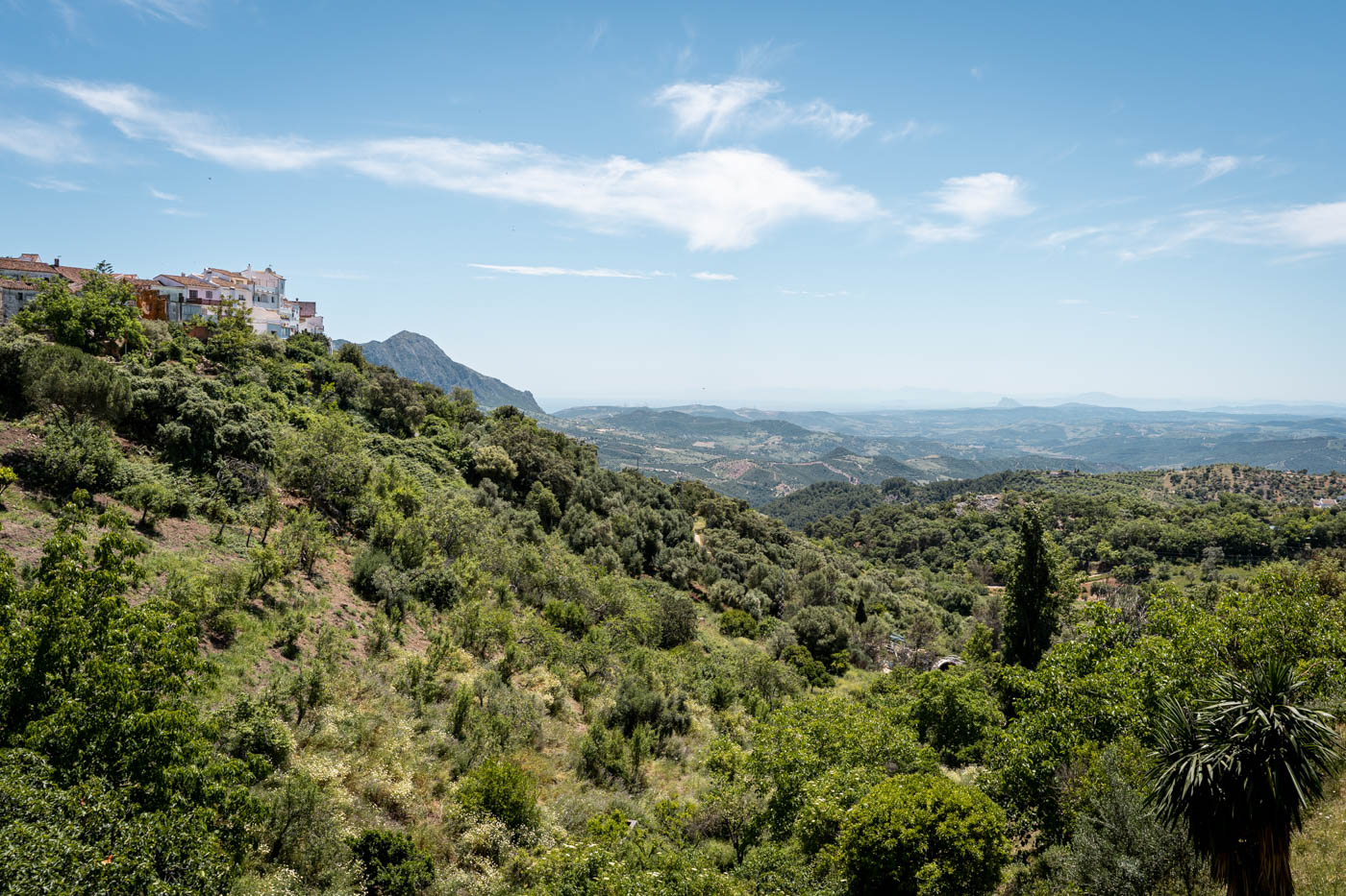 Gibraltar y Marruecos visible en la distancia