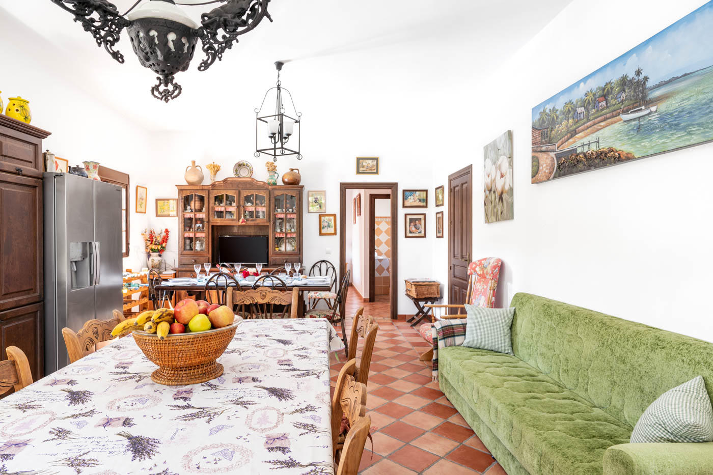 Open plan kitchen / dining areas