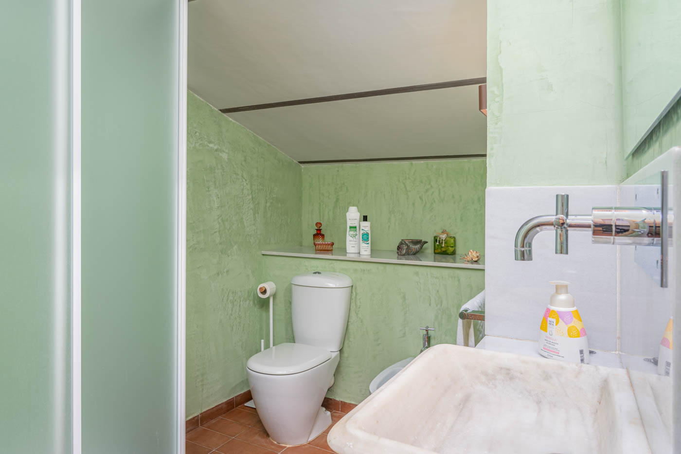 Bathroom between bedroom 4 and 5