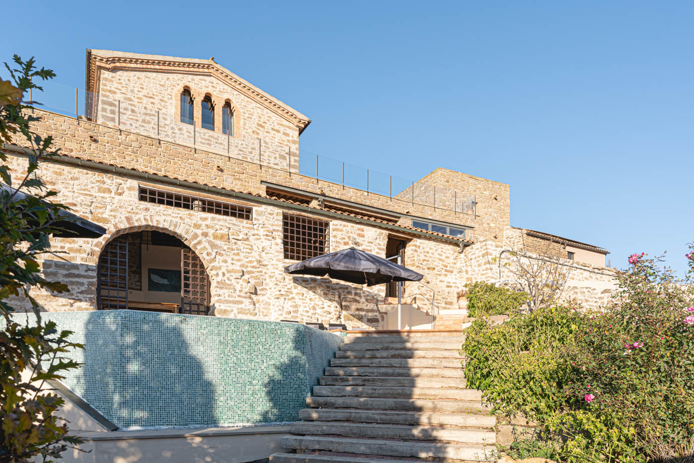 Steps down from pool area to lower terrace 
