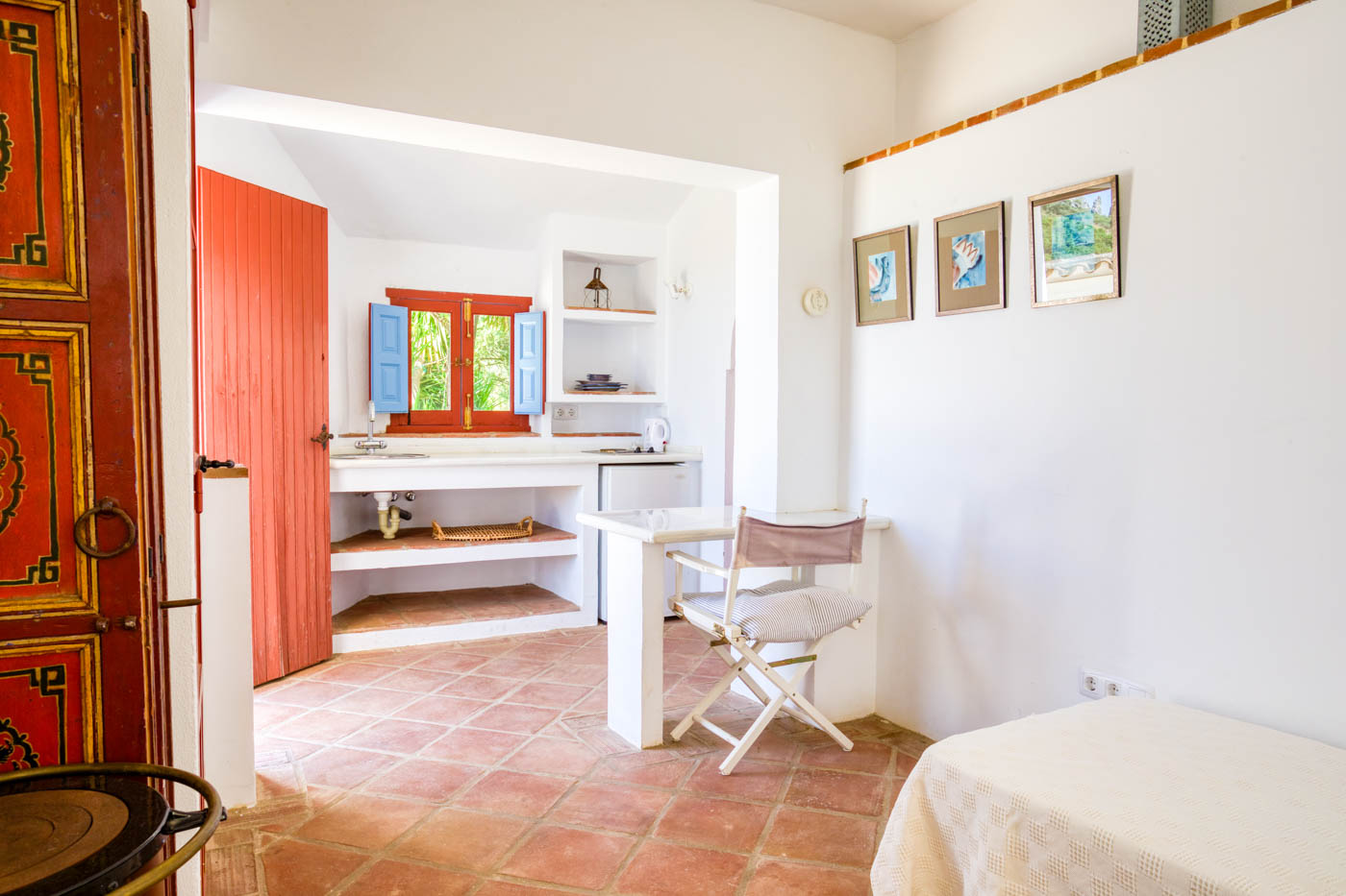 Casita: apartment / studio one bedded with kitchenette