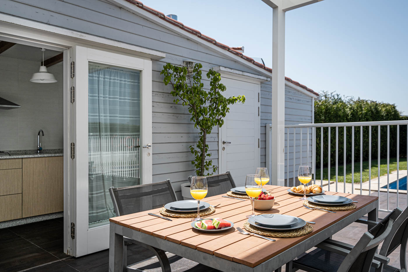 En el exterior hay una cocina adicional 