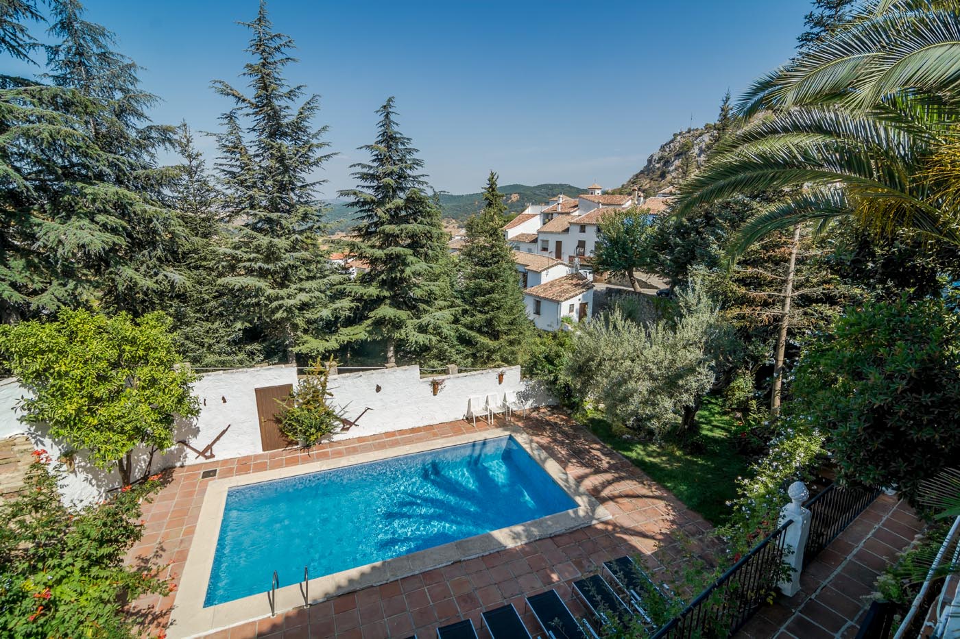 Zona de la piscina desde la terraza principal