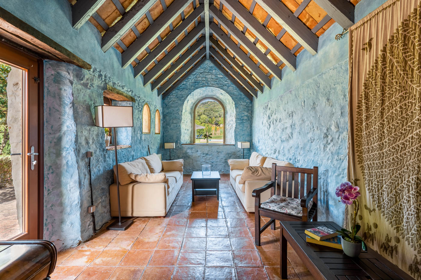 Living area (there is another living area)