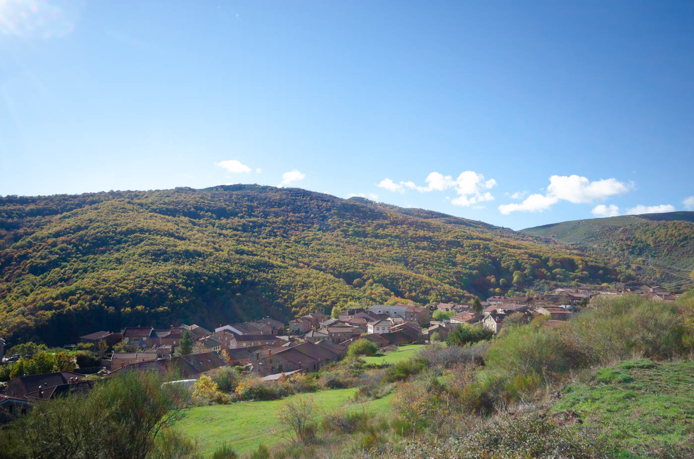 Este es el pueblo en otoño