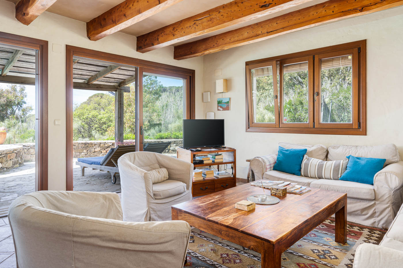 Living area, also with views